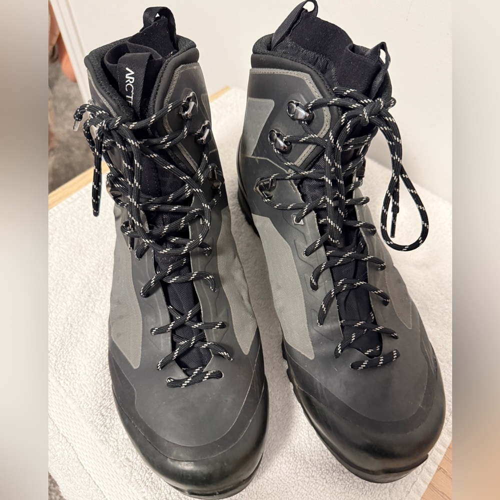 Arc’teryx Men’s Boots 
Size 10.5
